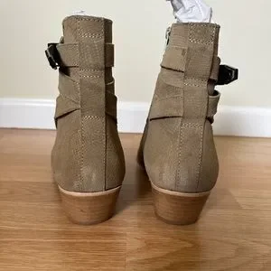 Shoes | Western Chelsea Cuban Heel Boots 14 | Poshmark display picture 1